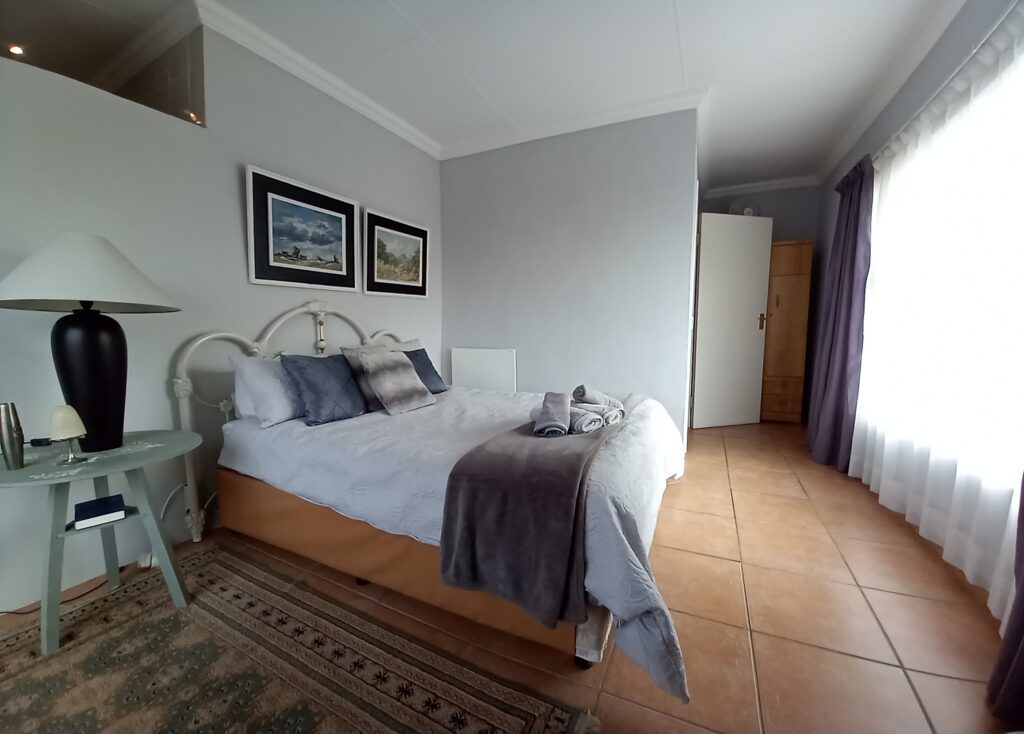 At The View BnB - The Autumn Room